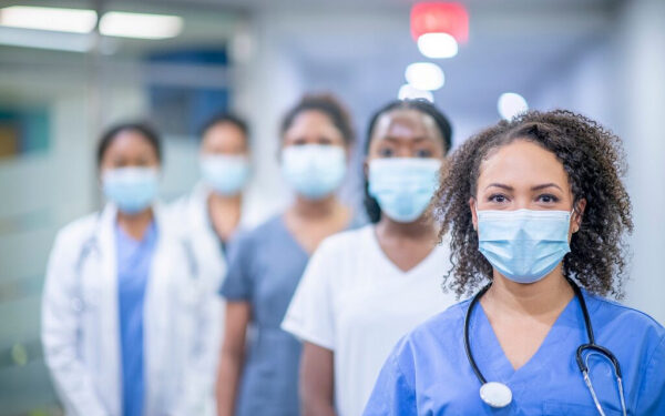 Congresso promulga PEC que define financiamento do piso da enfermagem