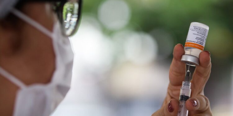 Brasil registra 38,4 mil novos casos de covid-19 em 24 horas