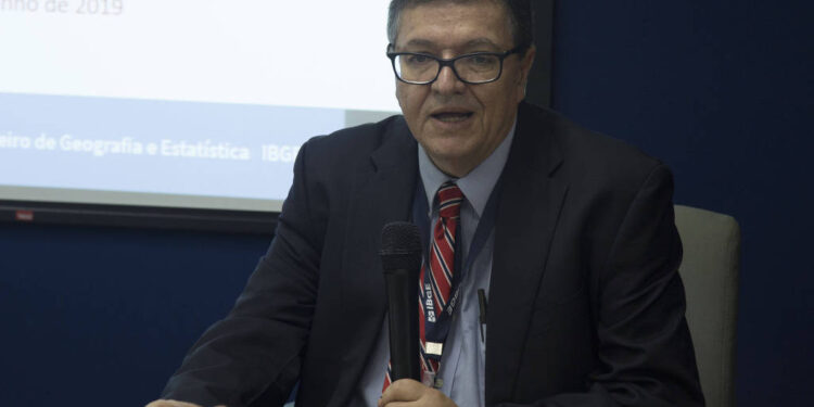 Presidente do IBGE é exonerado, e diretor assume de maneira interina