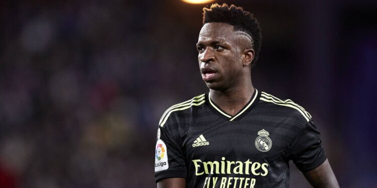 Vini Jr é alvo de provocação racista antes de clássico Real x Atlético