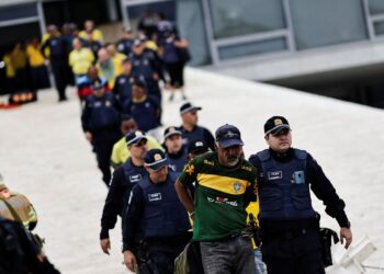 Justiça mantém prisão de 942 investigados por atos golpistas