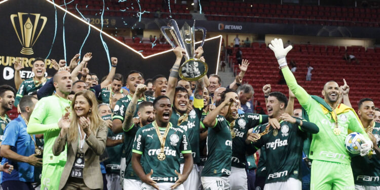 Palmeiras bate Flamengo em jogaço de 7 gols e conquista Supercopa do Brasil
