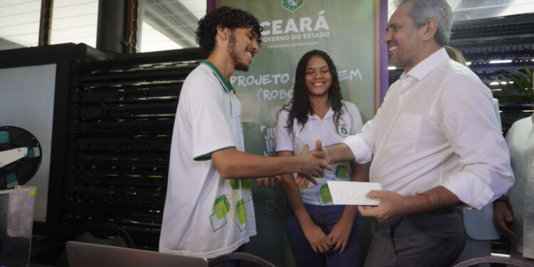 Mais de 70% das escolas da rede estadual do Ceará ofertarão o ensino médio em tempo integral em 2023