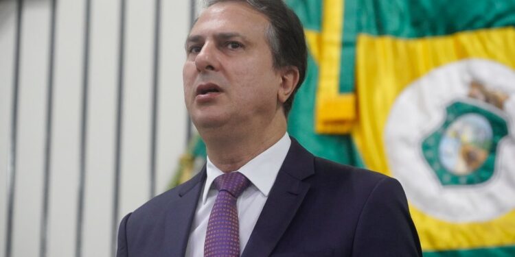 Camilo Santana assume MEC, cita Paulo Freire e faz promessas