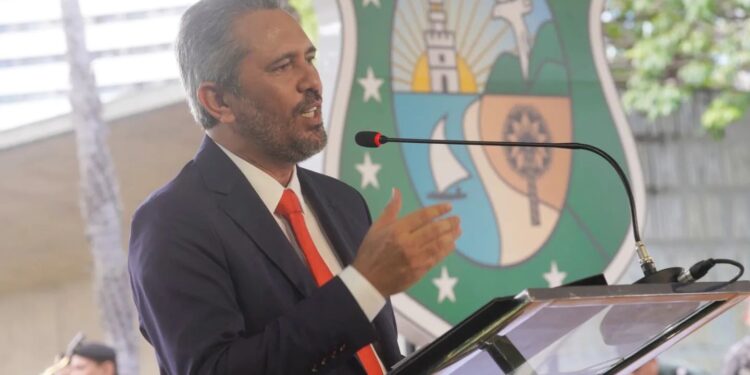 Elmano de Freitas toma posse no Plenário da Assembleia Legislativa do Ceará