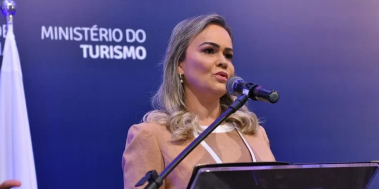 Ministra do Turismo usa reunião com Lula para se defender de elo com milicianos