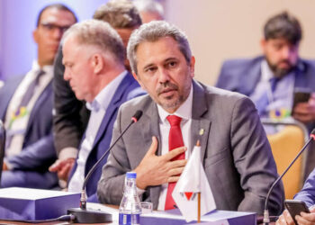 Governador Elmano de Freitas discute prioridades para o Nordeste e o Ceará com o presidente Lula