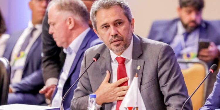 Governador Elmano de Freitas discute prioridades para o Nordeste e o Ceará com o presidente Lula