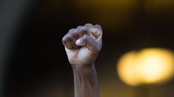 Entenda a nova lei que equipara a injúria racial ao racismo