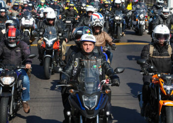 Cartão corporativo foi usado para 137 abastecimentos em motociatas de Bolsonaro