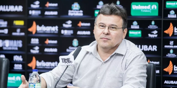 Em reunião, Robinson de Castro avisa a diretores do Ceará que deve renunciar