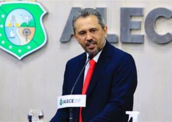 Elmano de Freitas toma posse no Plenário da Assembleia Legislativa do Ceará