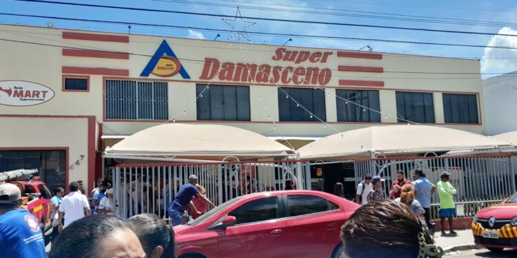 Cozinha do supermercado Damasceno, em Aracati, explode e deixa feridos, diz Corpo de Bombeiros