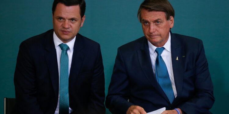 PF encontra na casa de ex-ministro minuta para Bolsonaro mudar resultado da eleição