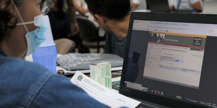 Seguro-desemprego pagou mais de R$ 734 milhões no Ceará