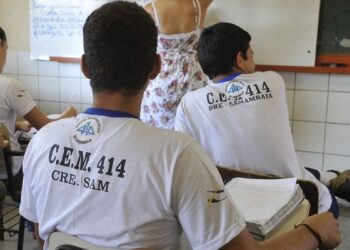 CNM orienta municípios a não cumprirem reajuste do magistério