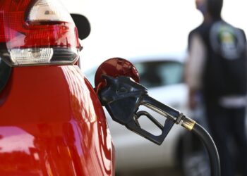 Ministério da Justiça pede explicações a postos sobre aumento de preços da gasolina