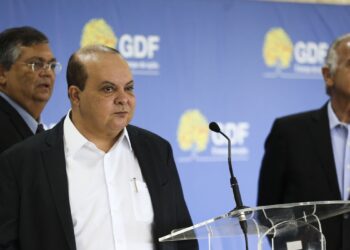 Governador afastado do Distrito Federal presta depoimento na PF