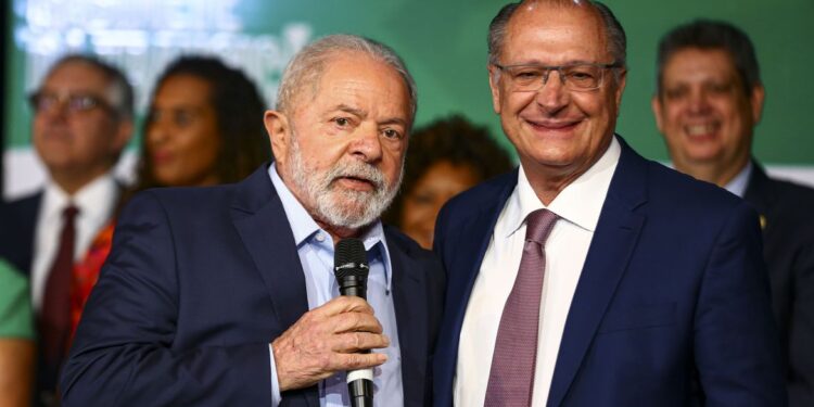 Lula e Alckmin tomam posse hoje; entenda o rito