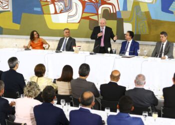 Lula diz a reitores que educação vai sair do obscurantismo