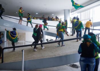 Entidades do setor econômico repudiam invasões aos Três Poderes