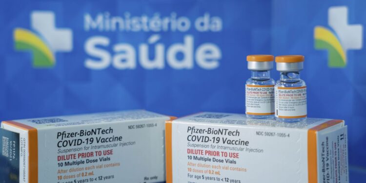 Ministério recebe 7,7 milhões de doses da vacina Pfizer