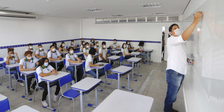 Ceará tem maior proporção de alunos do ensino fundamental matriculados em tempo integral no país