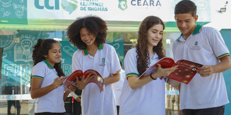 Centros Cearenses de Idiomas ampliam horizontes de oportunidades para jovens estudantes da rede pública