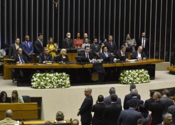 Congresso abre Ano Legislativo com discursos em defesa da democracia