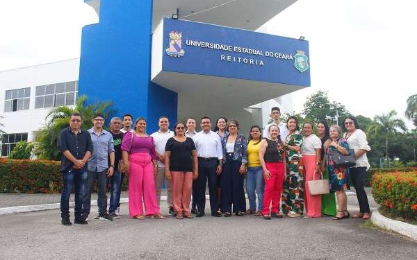 Primeiros colaboradores do Campus Uece Aracati participam de seminário na reitoria da instituição