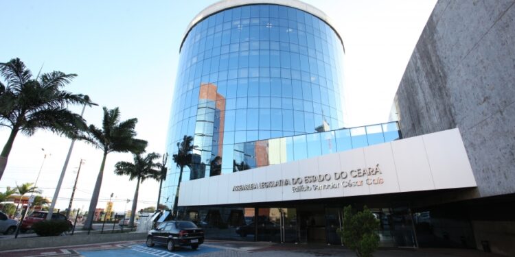 Governo do Ceará envia mensagens sobre combate à fome, mutirão de cirurgias e reforma administrativa à Assembleia Legislativa