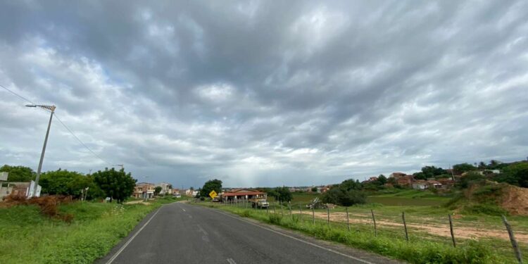 Ceará deve apresentar chuvas isoladas em todas as macrorregiões até quarta-feira (8)