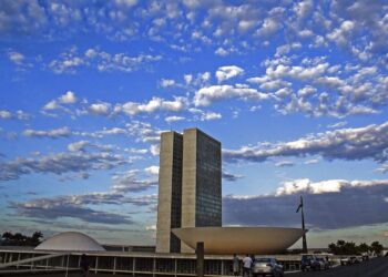 Congresso empossa hoje 513 deputados e 27 senadores