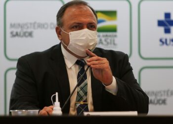 Exército cumpre ordem da CGU e retira sigilo de processo de Pazuello