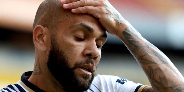 Contradições e vítima preservada: prisão de Daniel Alves completa um mês