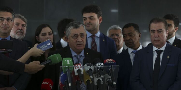 Reforma tributária pode ser votada até final do ano, diz Guimarães