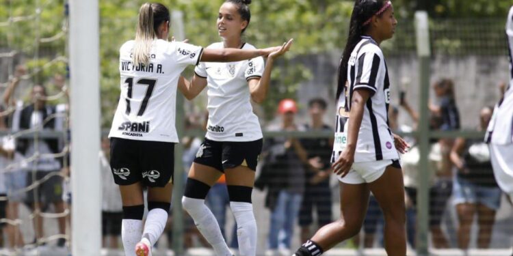 Corinthians goleia Ceará na estreia da elite do Brasileirão Feminino