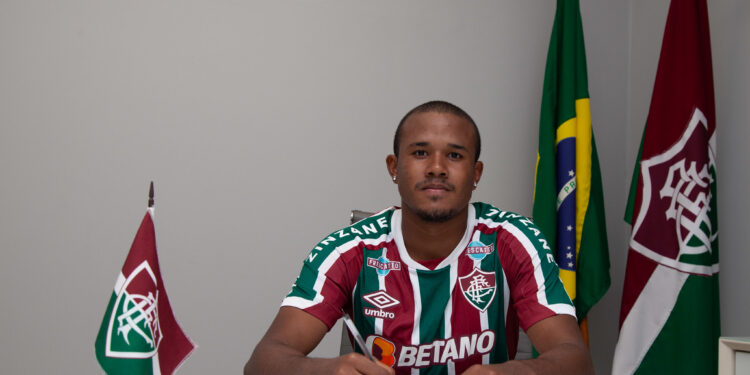 Fluminense anuncia a aquisição de Freitas em definitivo