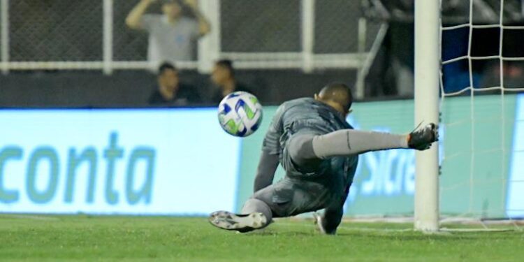 Goleiro do Ituano pega 3 pênaltis e elimina Corinthians e Ceará em 3 dias