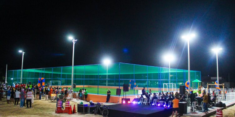 Aracati inaugura Praça de Esporte e Lazer na comunidade do Beira-rio