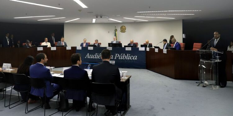 Ministros do STF e governo defendem redes reguladas; empresas rebatem