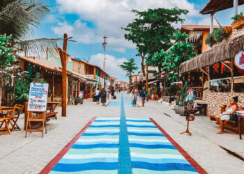 Canoa Quebrada está entre os três destinos mais acolhedores do Ceará, segundo Booking.com