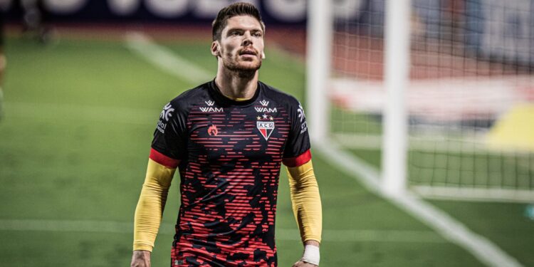 Goleiro Kozlinski é anunciado como novo reforço do Fortaleza