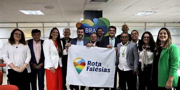 Embratur apoia projeto de fortalecimento da Rota das Falésias para o exterior
