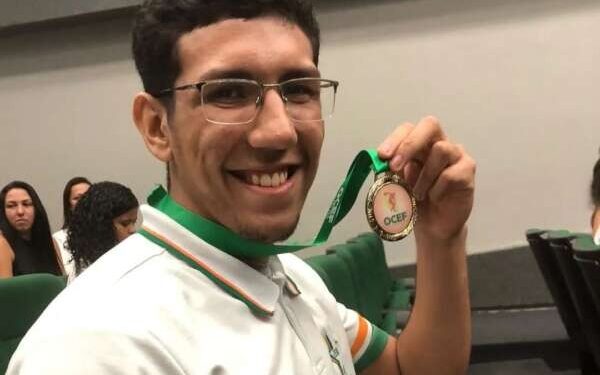 Enem 2022: estudante da rede pública estadual obtém 1º lugar em Direito na UFC