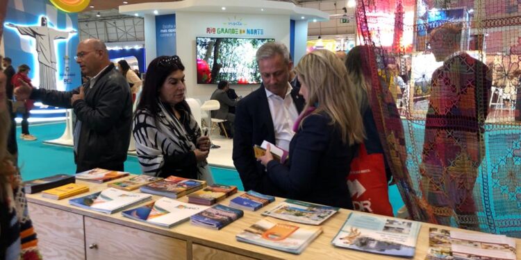 Aracati marca presença em evento de turismo em Lisboa