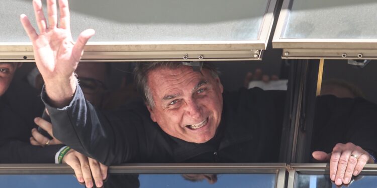 Ex-presidente Jair Bolsonaro chega ao Brasil