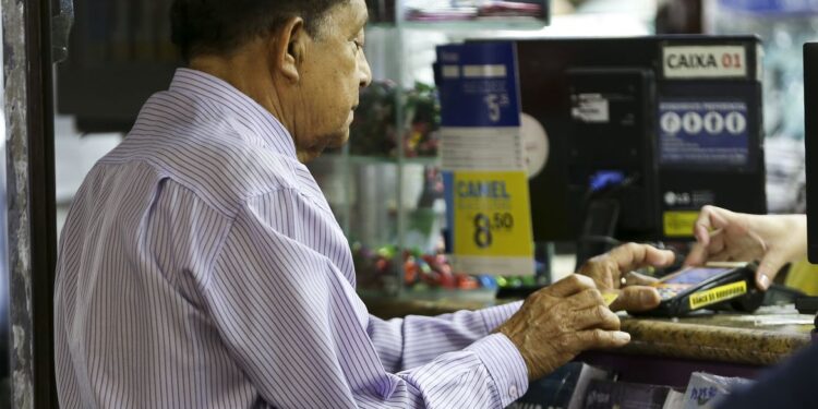 Teto do crédito consignado do INSS sobe para 1,97% ao mês