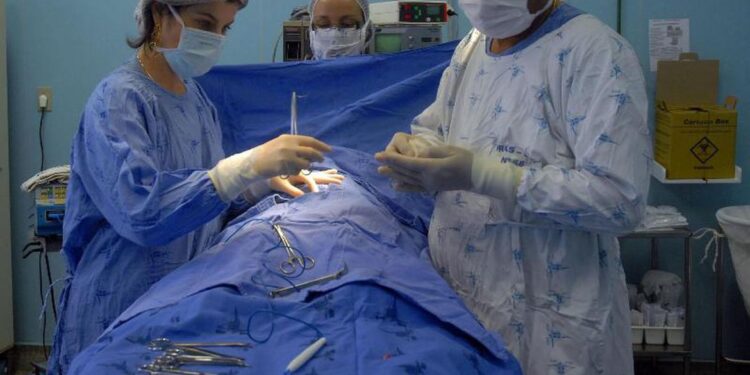 Entra em vigor lei que muda regras para laqueadura e vasectomia