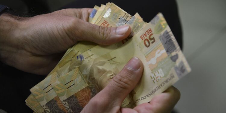 Bolsa Família: famílias maiores terão adicional de R$ 50